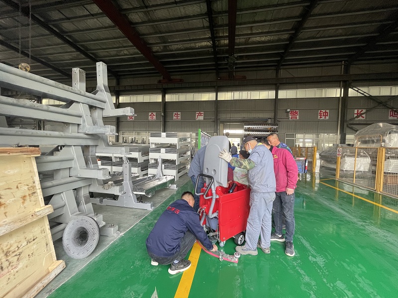 揚州市某糧食機械有限公司選擇了DX2洗地機解決地面清潔問題 揚州市某糧食機械有限公司選擇了DX2洗地機解決地面清潔問題