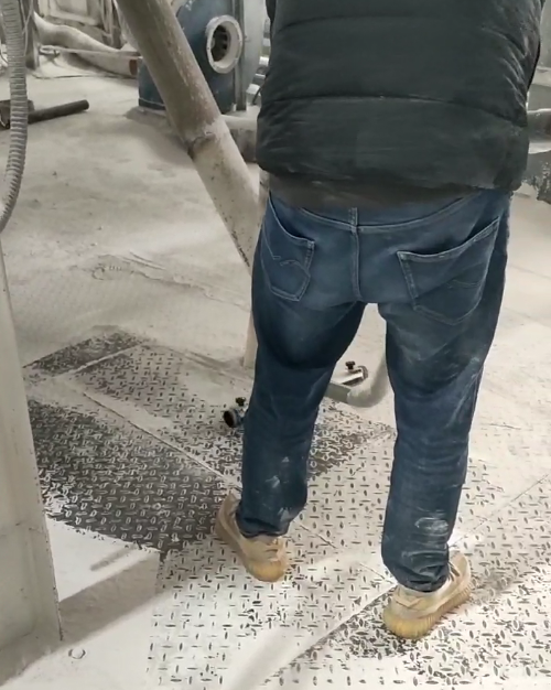 江蘇某新材料公司采購7.5kw脈沖吸塵器 江蘇某新材料公司采購7.5kw脈沖吸塵器